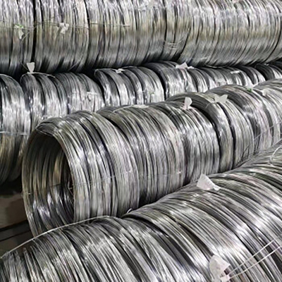 المدرفلة على الساخن أسلاك الفولاذ المجلفن رود SAE 1065 معدن الحديد الزنك اللون 20g / M2