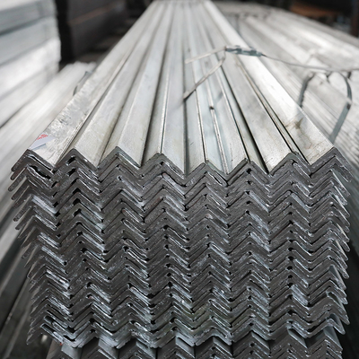 75 * 75 * 5mm زاوية الصلب المجلفن الملف الشخصي Q235 Q345 شريط الحديد الكربوني