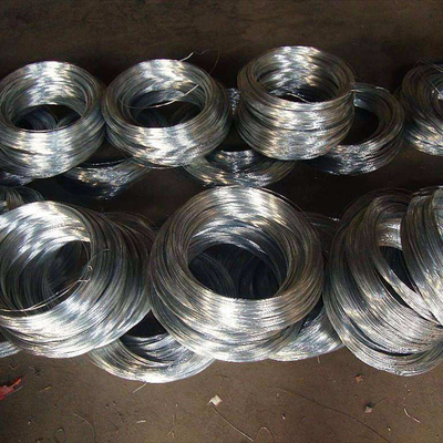 المدرفلة على الساخن أسلاك الفولاذ المجلفن رود SAE 1065 معدن الحديد الزنك اللون 20g / M2