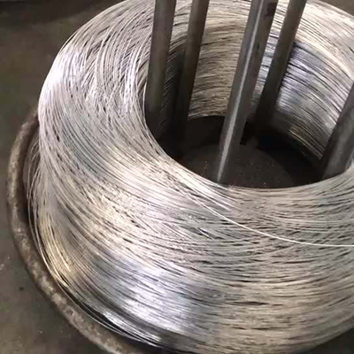 5.5 6.5 مم أسلاك الفولاذ المجلفن Q195 100kgs رود في لفائف المدرفلة على الساخن
