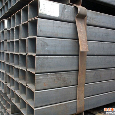 ASTM OD 600 مم صندوق فولاذي أسود قسم 5.8 م أنبوب مربع مجلفن